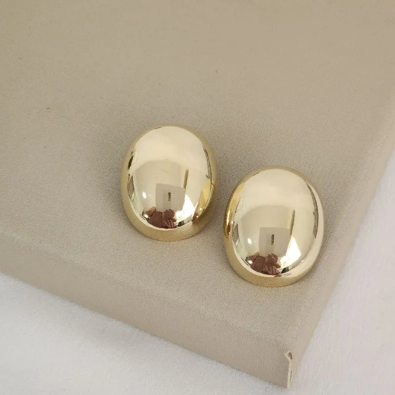 Brinco Oval Liso banhado Ouro 18k